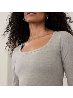 Athleta Signature Ribbed Long Sleeve Scoop Neck Top - Light Gray Size Medium